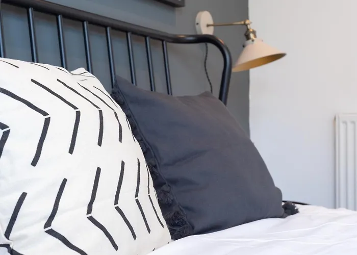 Bridge House Apartments - Free Parking