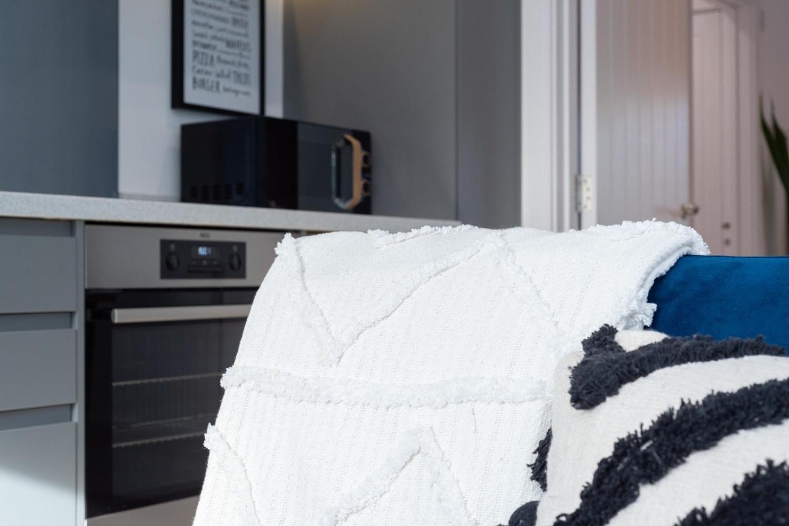 Bridge House - Free Parking Apartment
